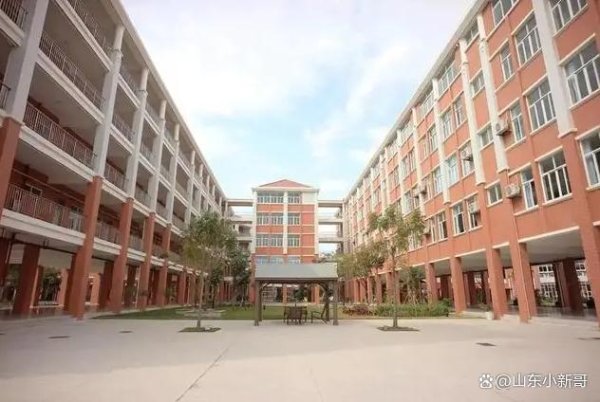 钱掌柜配资 当地回应高中收2700元教辅费遭质疑 违规收费被责令退还